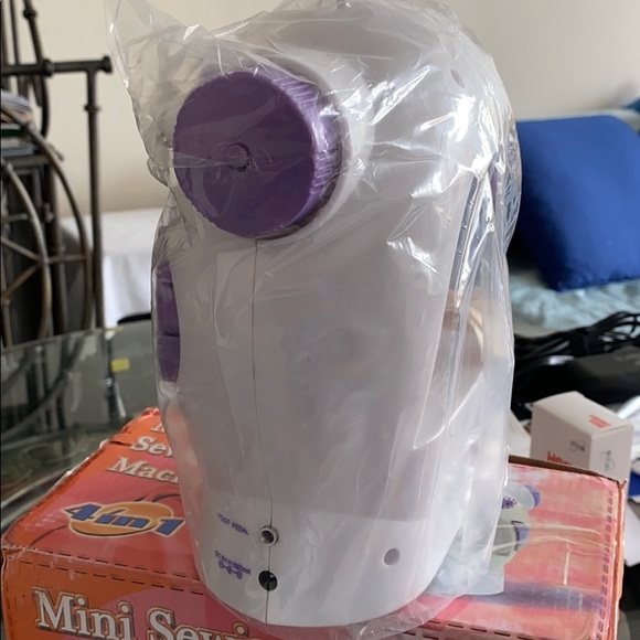 Mini Sewing Machine 4in 1 for the begginers!!! - Picture 6 of 9